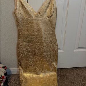 Elegant Gold Sleeveless Dress